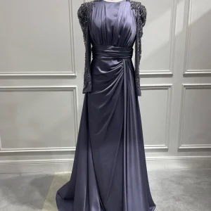 پیراهن پوشیده VIP ثنا